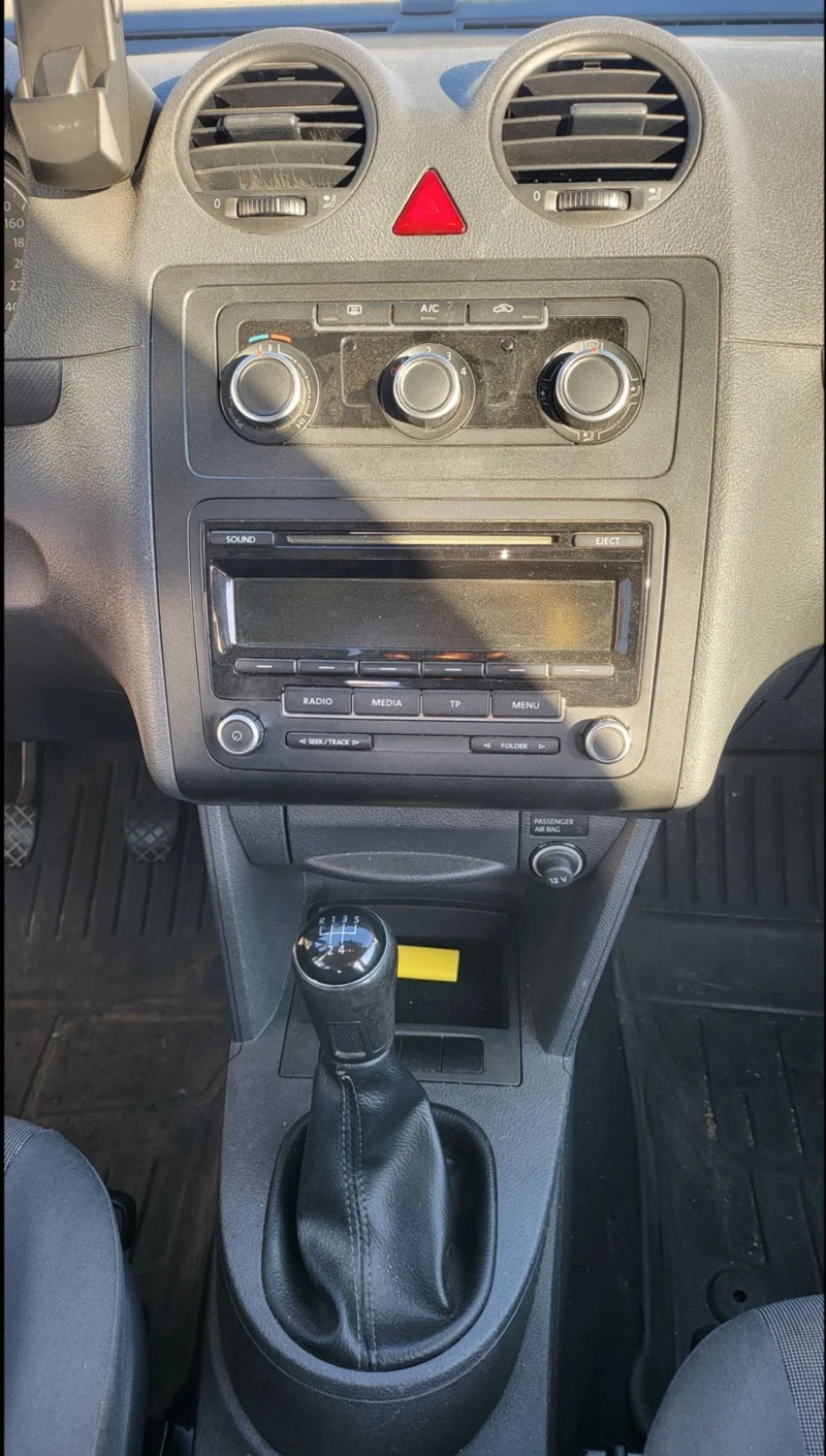 VW Caddy Пътнически нов внос от Полша, снимка 6 - Автомобили и джипове - 53062358