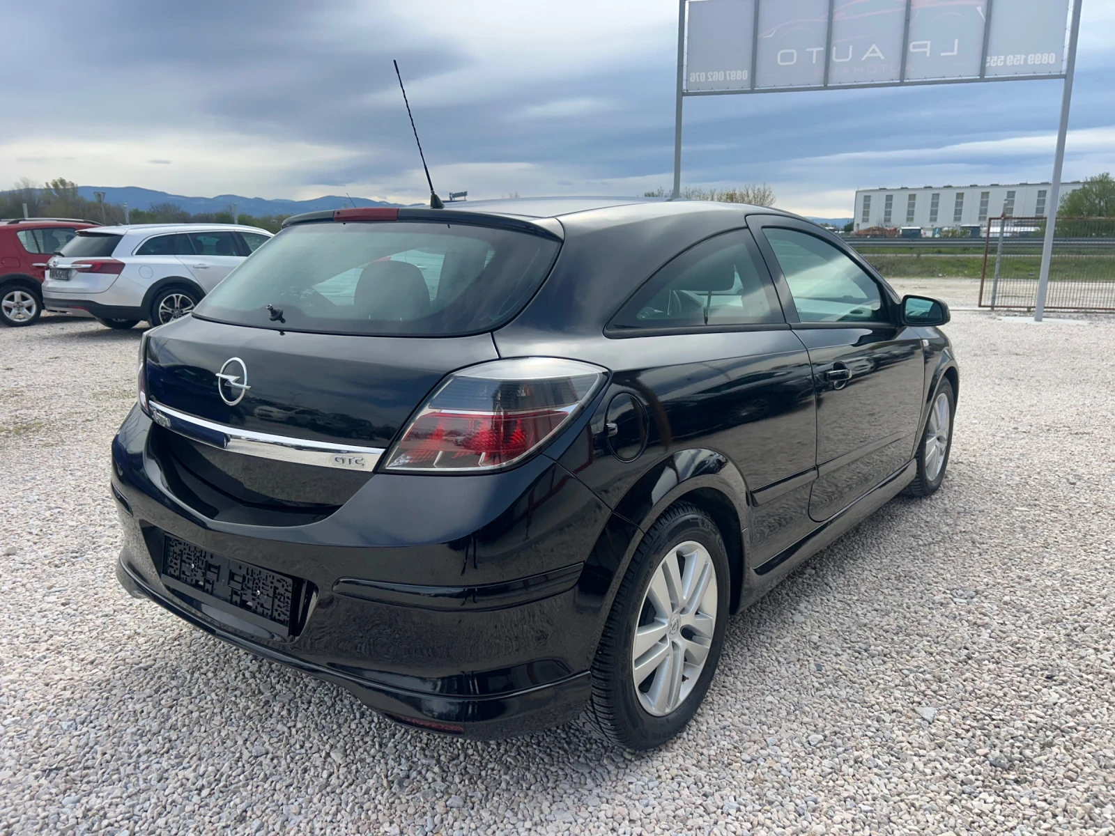 Opel Astra GTC* 1.4i* 90к.с* Facelift*  - изображение 3
