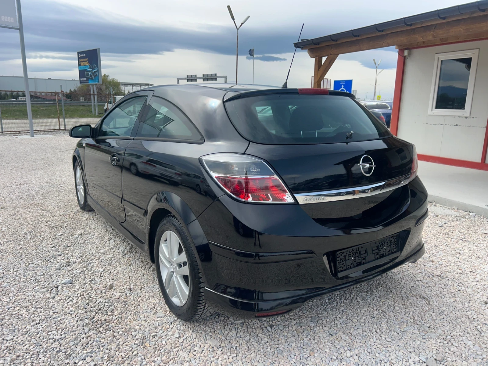 Opel Astra GTC* 1.4i* 90к.с* Facelift*  - изображение 4