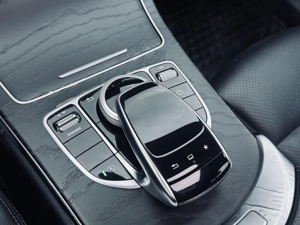 Mercedes-Benz C 300 * АВТО КРЕДИТ* ЦЕНА ДО БГ * СЕРВИЗНА ИСТОРИЯ *  - изображение 10