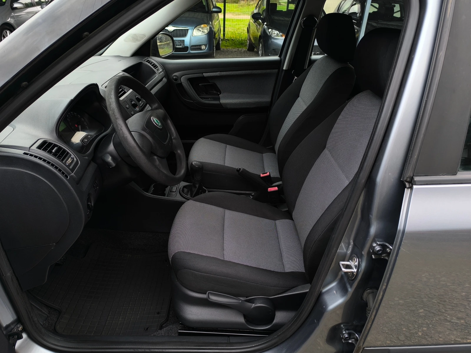 Skoda Fabia FACE LIFT-1.2i-60кс-КЛИМАТИК-EURO 5b- - изображение 9