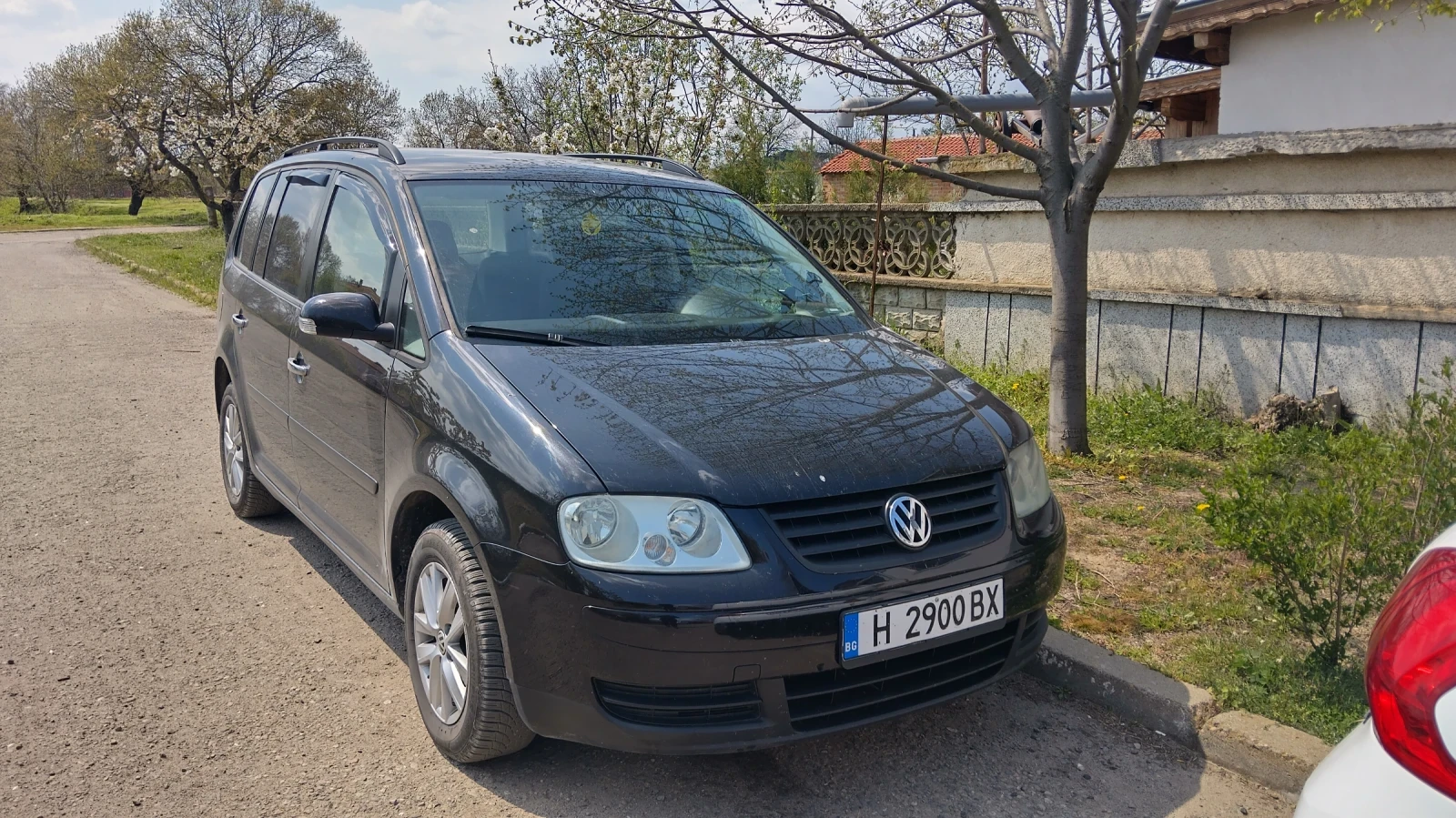 VW Touran Миниван, снимка 3 - Автомобили и джипове - 54235372