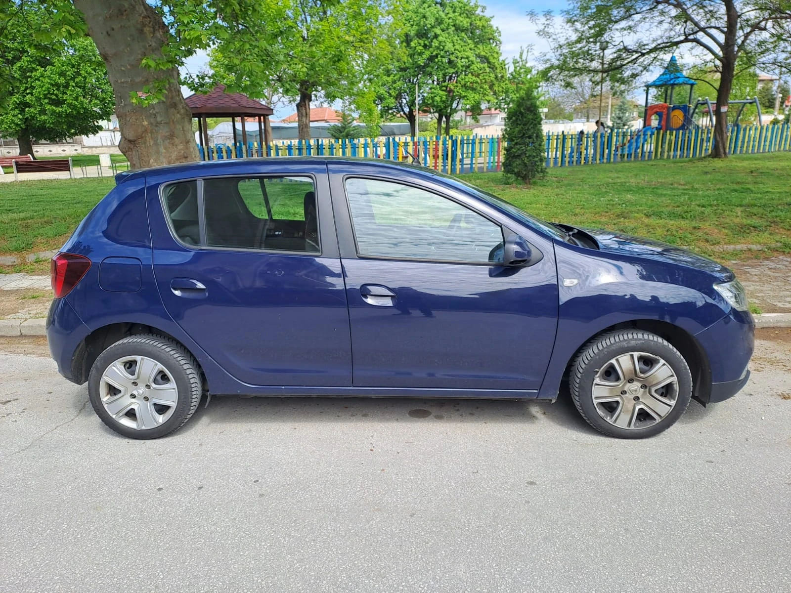 Dacia Sandero 1.5 Dci, снимка 4 - Автомобили и джипове - 54496229