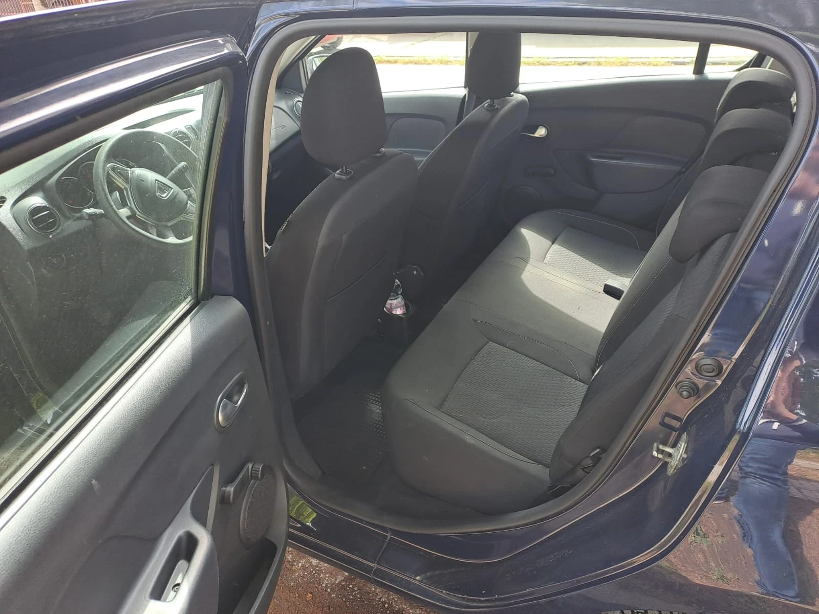 Dacia Sandero 1.5 Dci, снимка 8 - Автомобили и джипове - 54496229