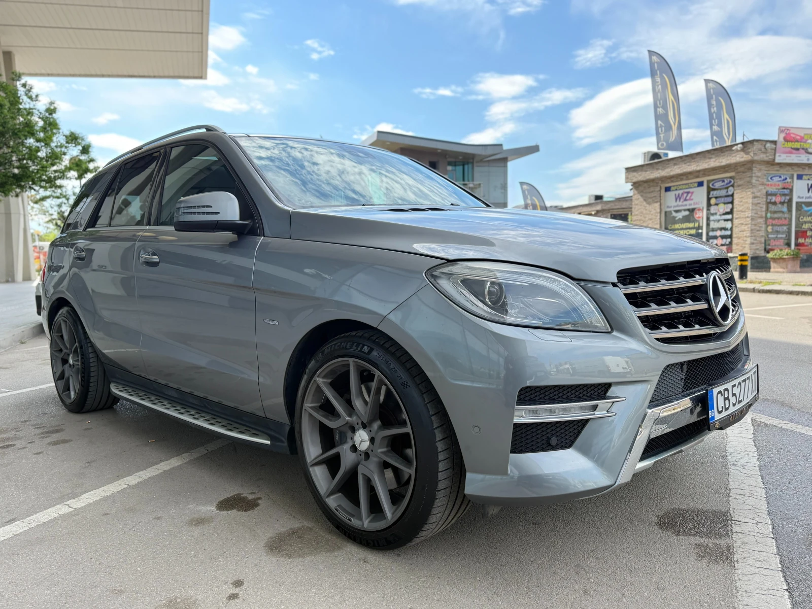Mercedes-Benz ML 500 6 МЕСЕЦА ГАРАНЦИЯ/408к.с. AMG Pack/Панорама, снимка 6 - Автомобили и джипове - 54574326