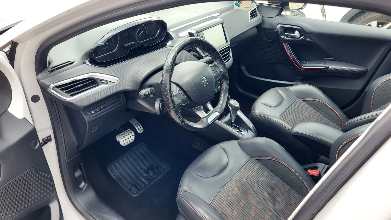 Peugeot 208 1.2i-Roland Garros-FULL, снимка 11 - Автомобили и джипове - 54650995