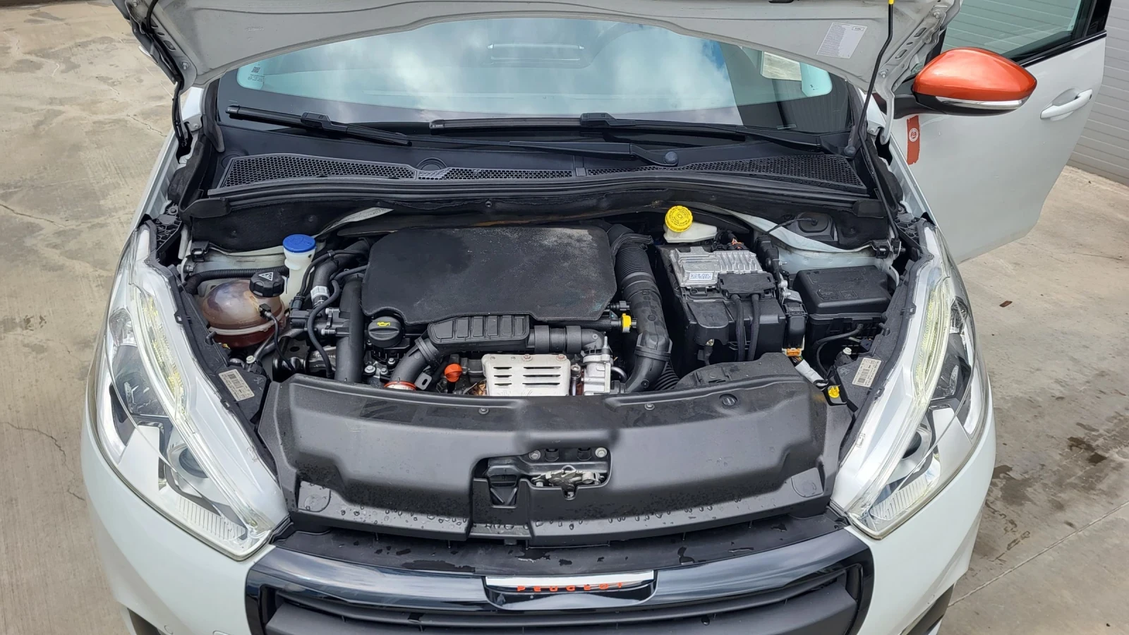 Peugeot 208 1.2i-Roland Garros-FULL, снимка 15 - Автомобили и джипове - 54650995