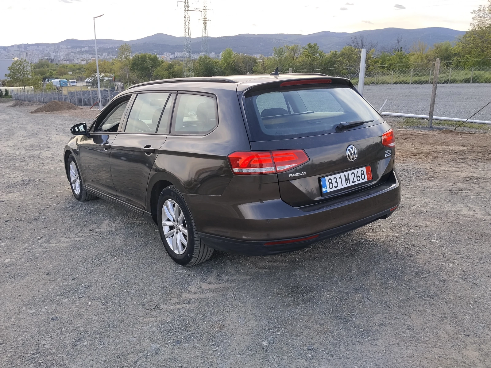 VW Passat B8/2.0 TDI 150 к.с/Euro 6/Keyless/Navi, снимка 5 - Автомобили и джипове - 55365162