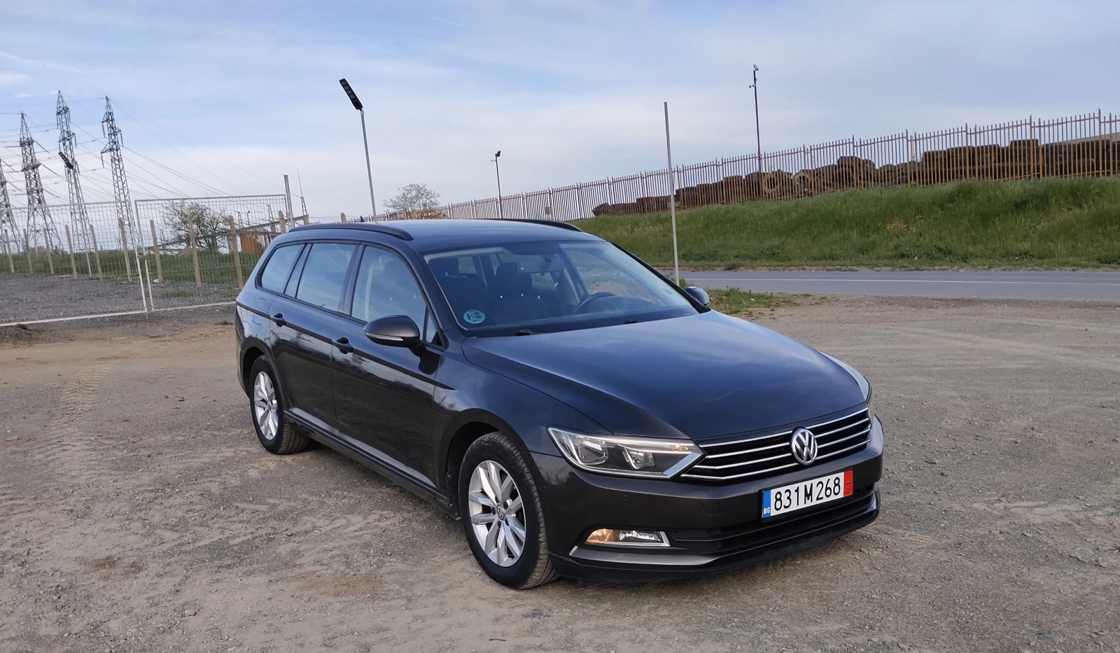 VW Passat B8/2.0 TDI 150 к.с/Euro 6/Keyless/Navi, снимка 2 - Автомобили и джипове - 55365162