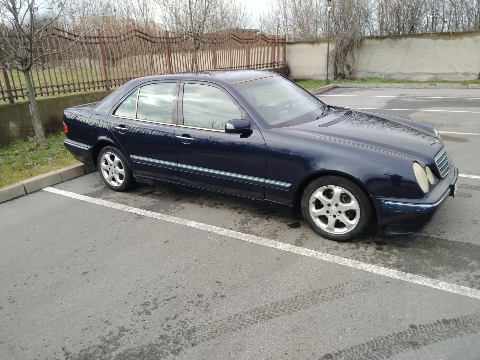 Mercedes-Benz E 200, снимка 4 - Автомобили и джипове - 55660430