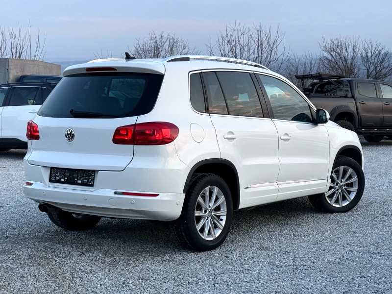 VW Tiguan 2.0TDi 4х4  Лед Самопарк  Нави Алканатара, снимка 2 - Автомобили и джипове - 48952080