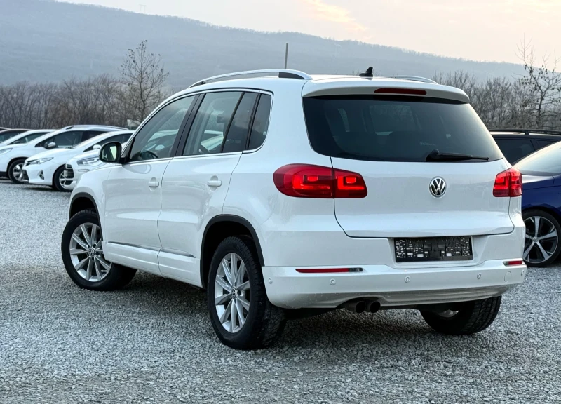 VW Tiguan 2.0TDi 4х4  Лед Самопарк  Нави Алканатара, снимка 3 - Автомобили и джипове - 48952080