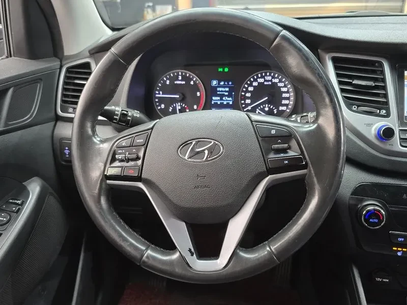 Hyundai Tucson 2.0 2WD MODERN, снимка 13 - Автомобили и джипове - 56293066