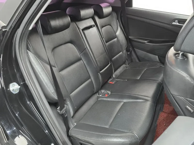 Hyundai Tucson 2.0 2WD MODERN, снимка 11 - Автомобили и джипове - 56293066