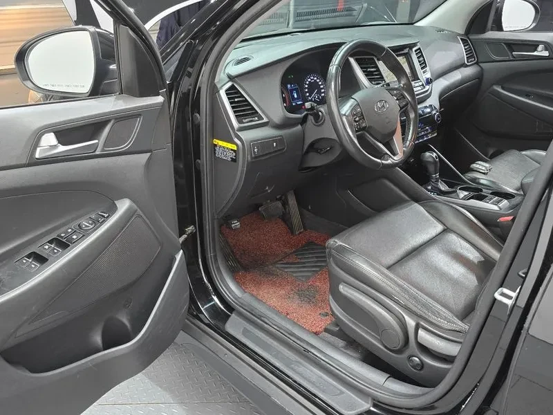 Hyundai Tucson 2.0 2WD MODERN, снимка 10 - Автомобили и джипове - 56293066