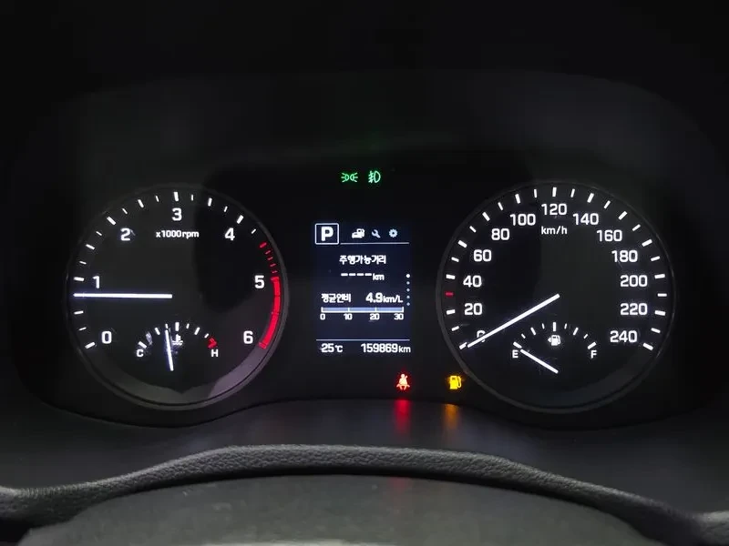 Hyundai Tucson 2.0 2WD MODERN, снимка 8 - Автомобили и джипове - 56293066