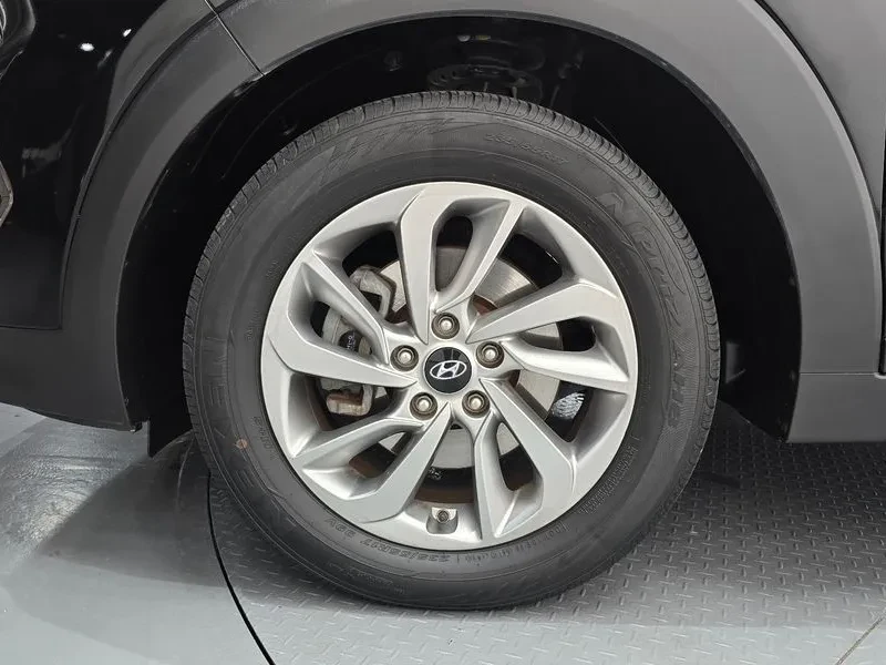 Hyundai Tucson 2.0 2WD MODERN, снимка 5 - Автомобили и джипове - 56293066