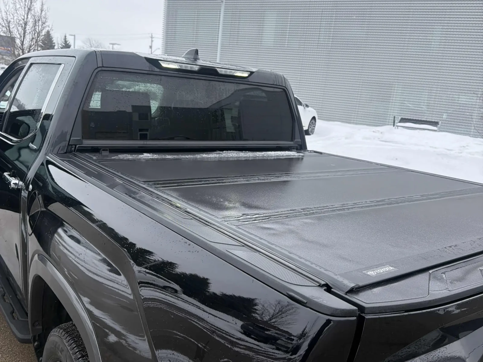 Toyota Tundra 4WD Limited Hybrid CrewMax - изображение 10