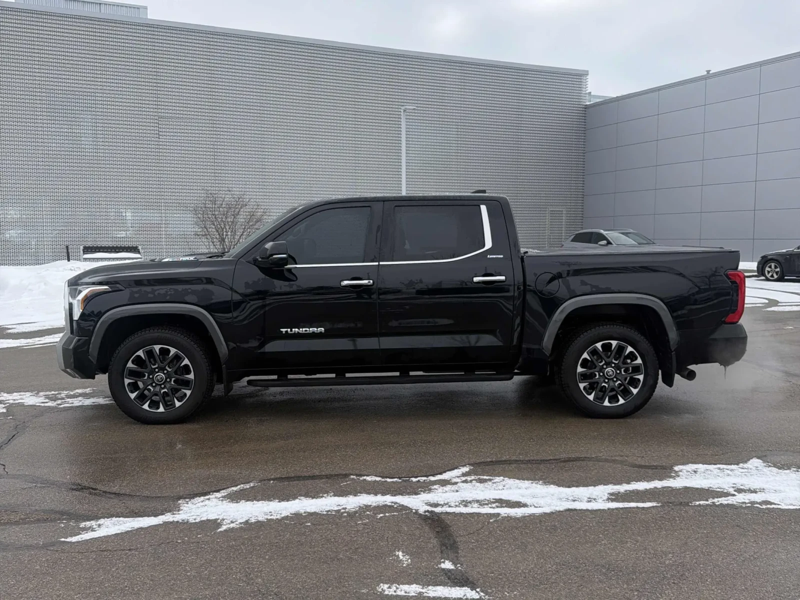 Toyota Tundra 4WD Limited Hybrid CrewMax - изображение 2