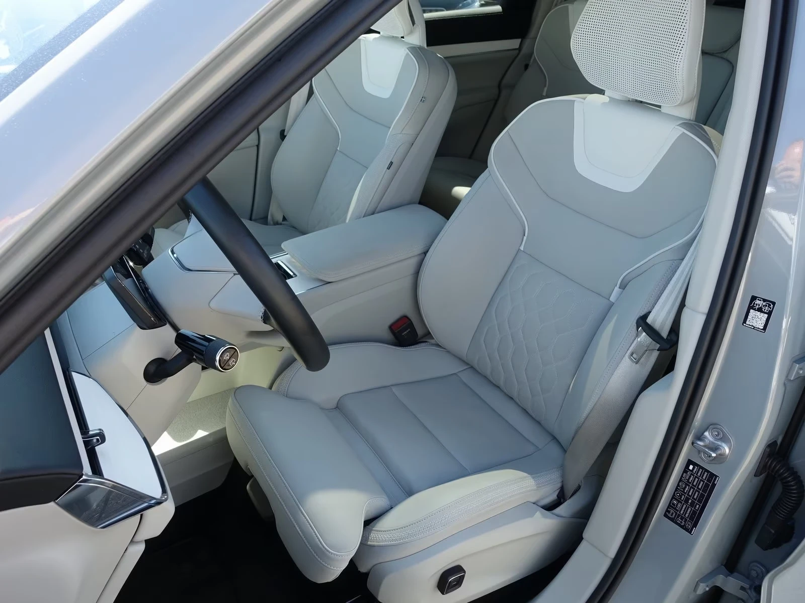 Volvo EX90 Ultra Twin Motor 7seats, снимка 12 - Автомобили и джипове - 54471161