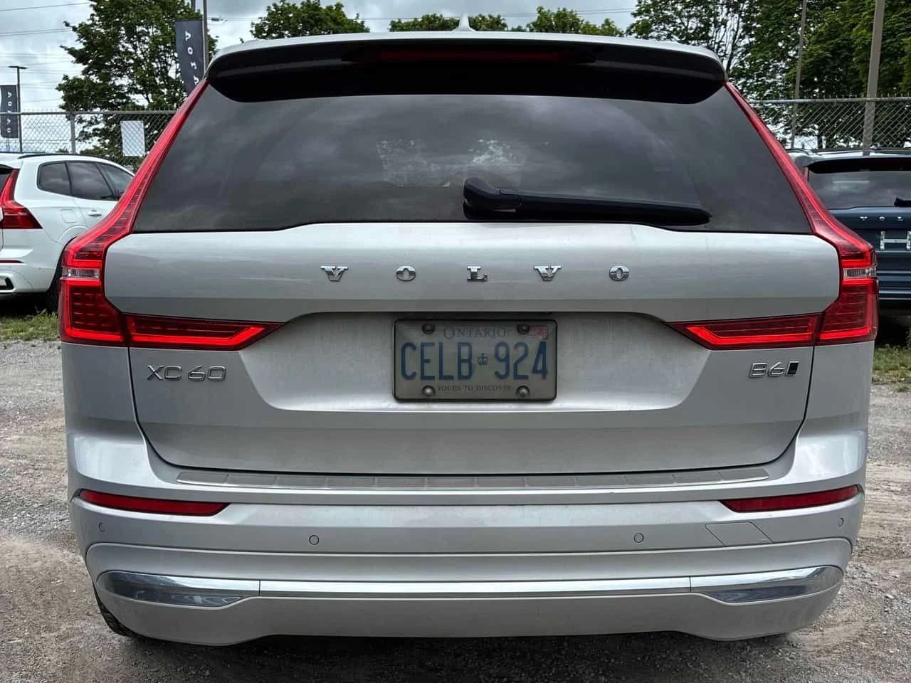 Volvo XC60 * Plus Bright Theme * ПОДГРЕВИ * ПАНО * KEYLESS , снимка 4 - Автомобили и джипове - 54964081