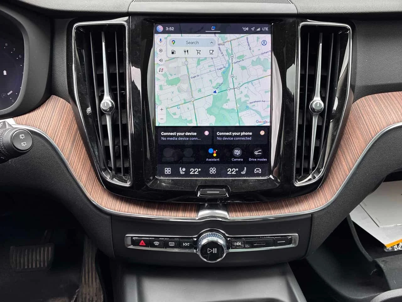 Volvo XC60 * Plus Bright Theme * ПОДГРЕВИ * ПАНО * KEYLESS , снимка 9 - Автомобили и джипове - 54964081