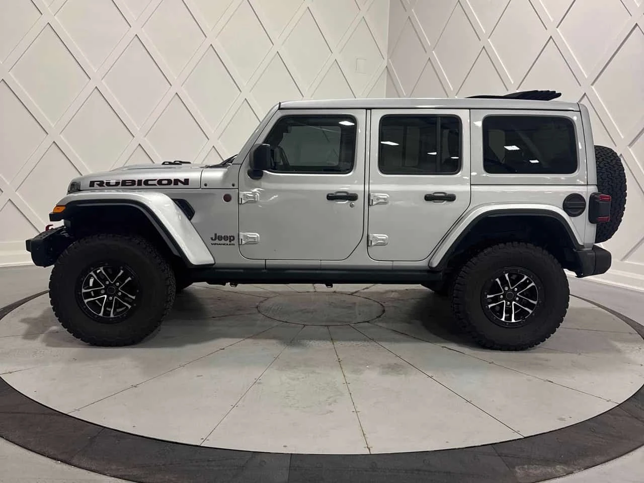 Jeep Wrangler Rubicon X  CARFAX, снимка 2 - Автомобили и джипове - 55395651