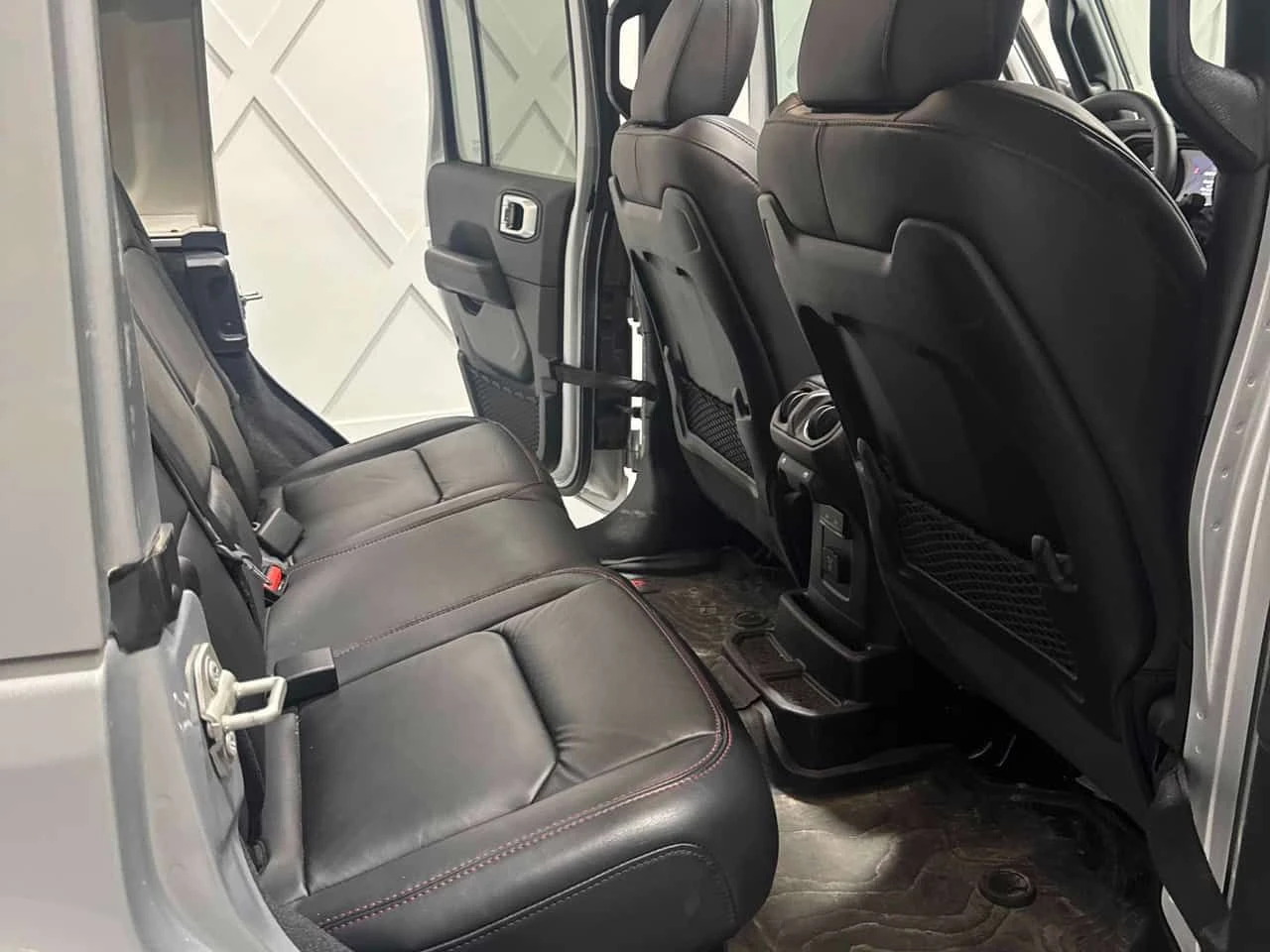 Jeep Wrangler Rubicon X  CARFAX, снимка 11 - Автомобили и джипове - 55395651