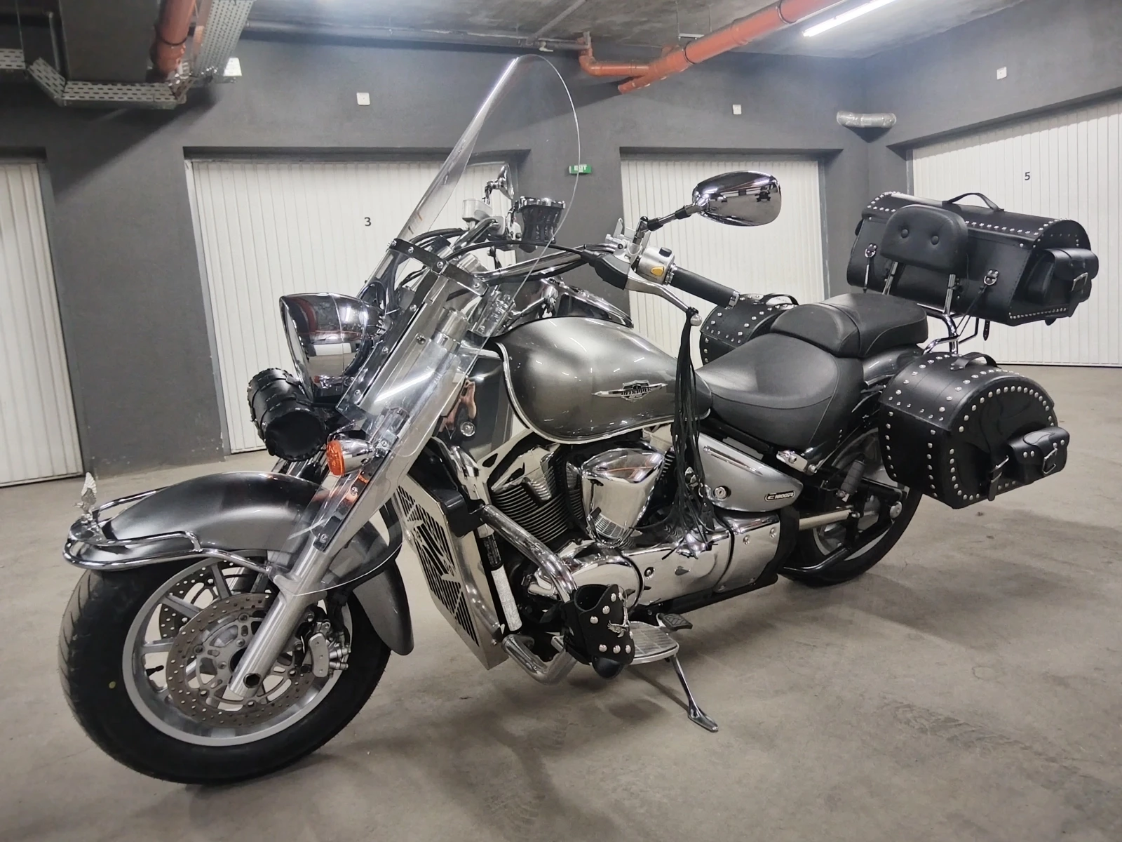Suzuki Intruder VLR1800, снимка 11 - Мотоциклети и мототехника - 55980137