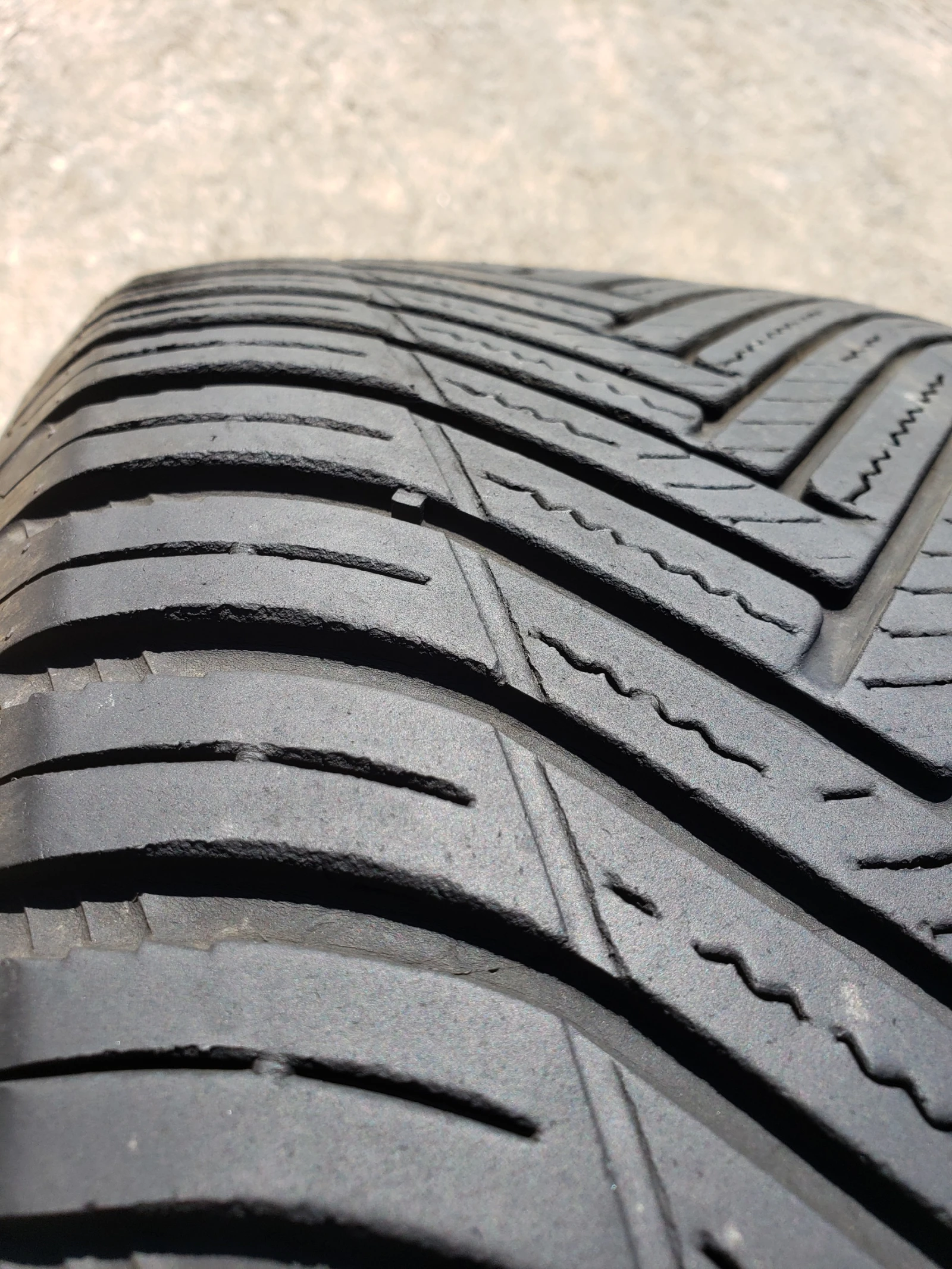 Гуми Всесезонни 255/55R18, снимка 5 - Гуми и джанти - 56116328