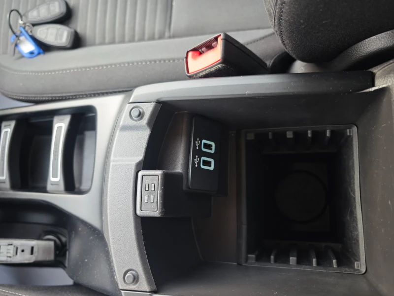 Ford Grand C-Max 1.5i 150 , снимка 10 - Автомобили и джипове - 50910660