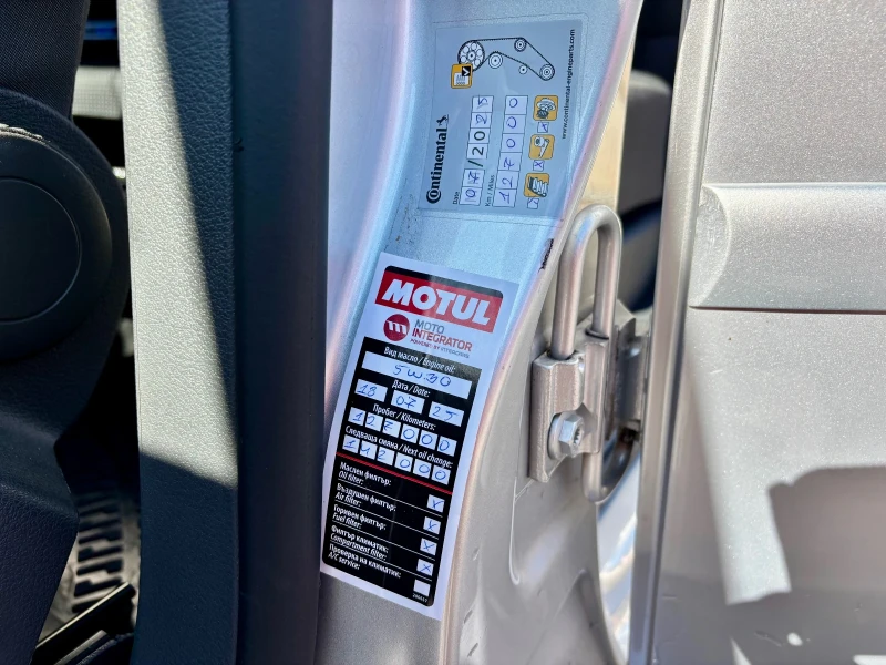 VW Touran 1.6 TDI DSG 7 Местен, снимка 13 - Автомобили и джипове - 52460361