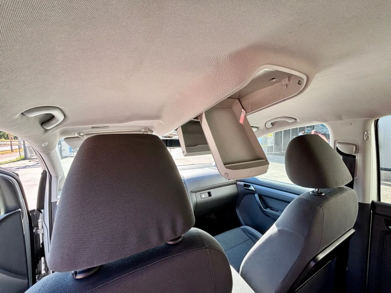 VW Touran 1.6 TDI DSG 7 Местен, снимка 9 - Автомобили и джипове - 52460361
