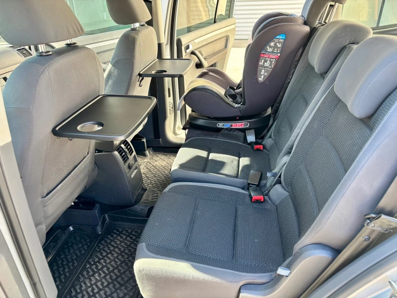 VW Touran 1.6 TDI DSG 7 Местен, снимка 12 - Автомобили и джипове - 52460361