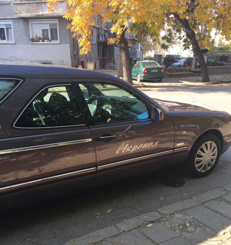 Mercedes-Benz E 290, снимка 3 - Автомобили и джипове - 52738550