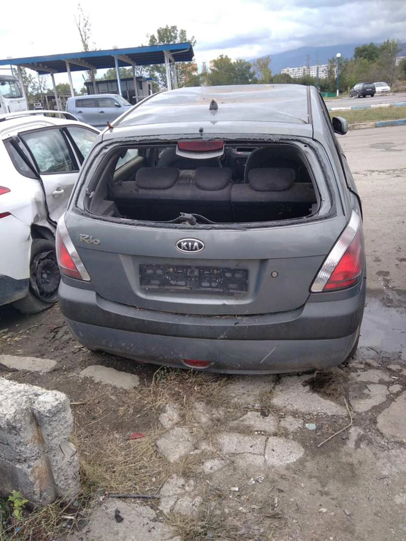 Kia Rio 1.4i, снимка 5 - Автомобили и джипове - 30257558