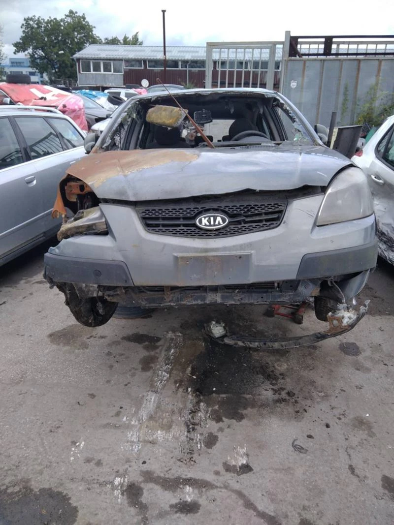 Kia Rio 1.4i, снимка 3 - Автомобили и джипове - 30257558