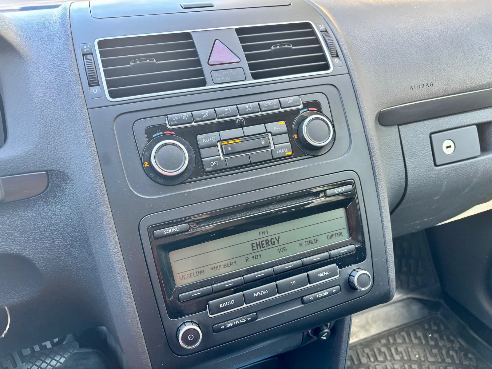 VW Touran 1.6 TDI DSG 7  | Mobile.bg   15