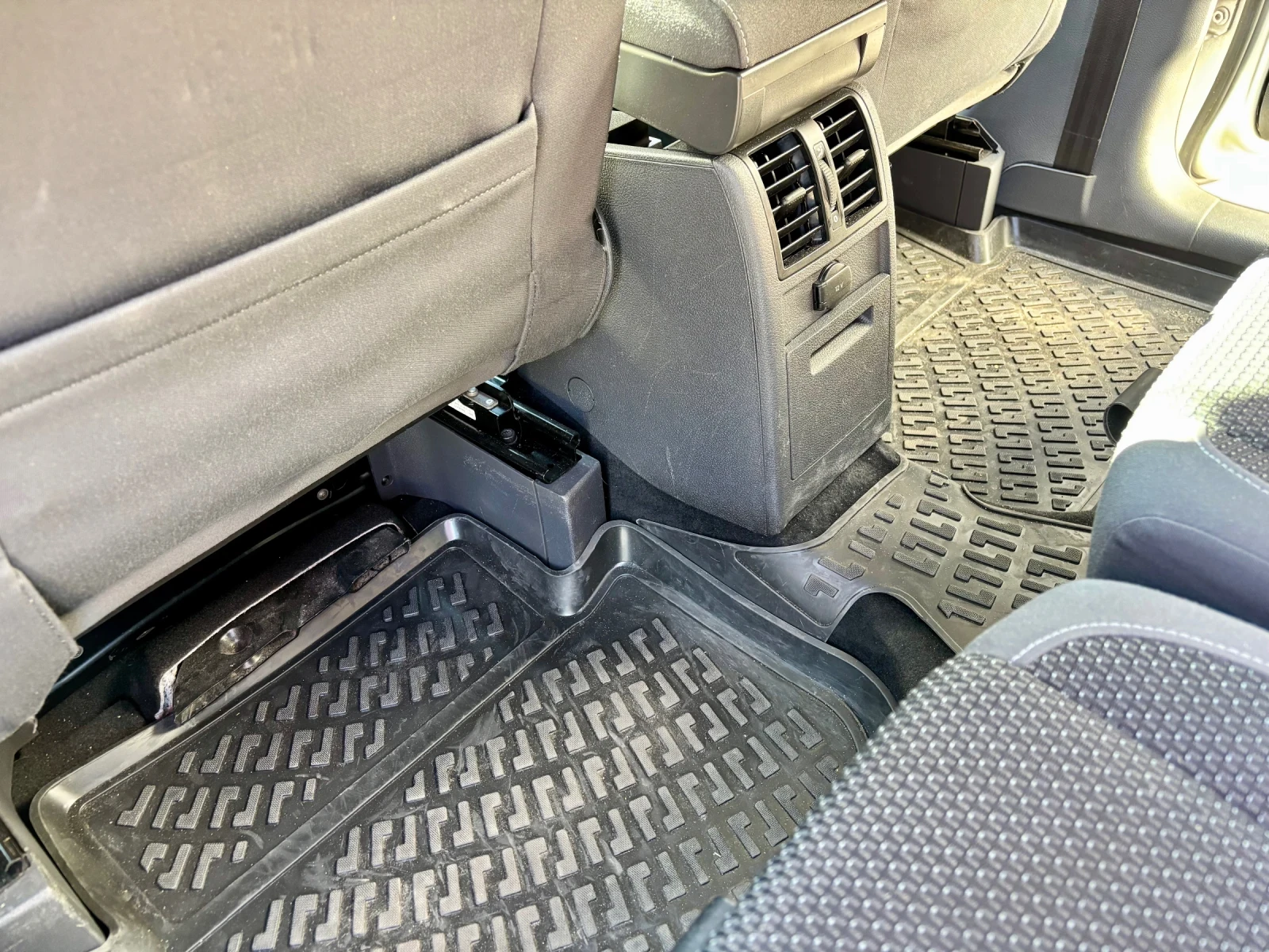 VW Touran 1.6 TDI DSG 7  | Mobile.bg   14