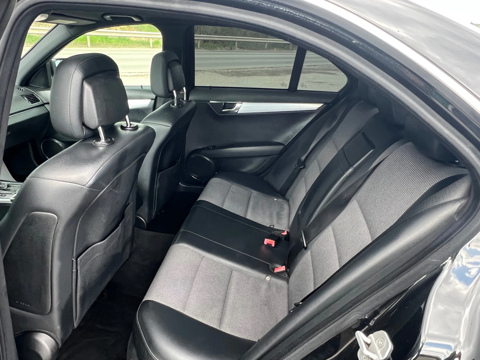 Mercedes-Benz C 320, снимка 14 - Автомобили и джипове - 54236227