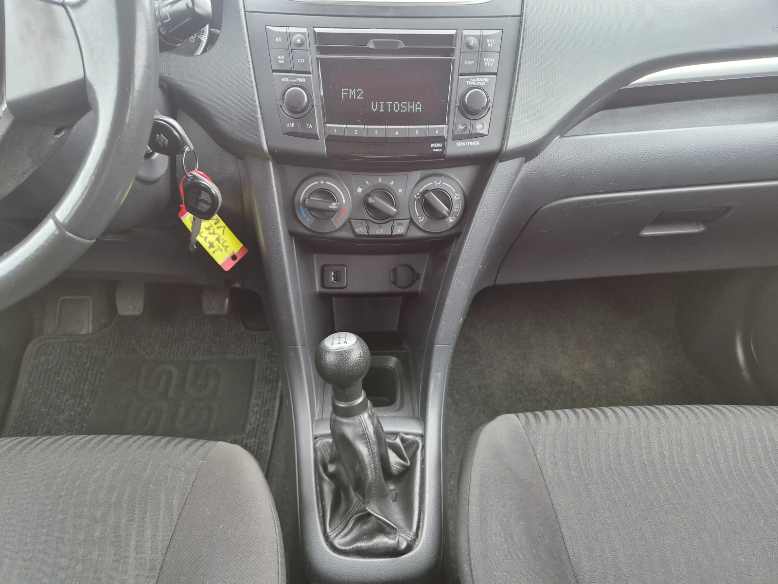 Suzuki Swift 1.2i 90кс EURO 5B 12.2013, снимка 13 - Автомобили и джипове - 54473691
