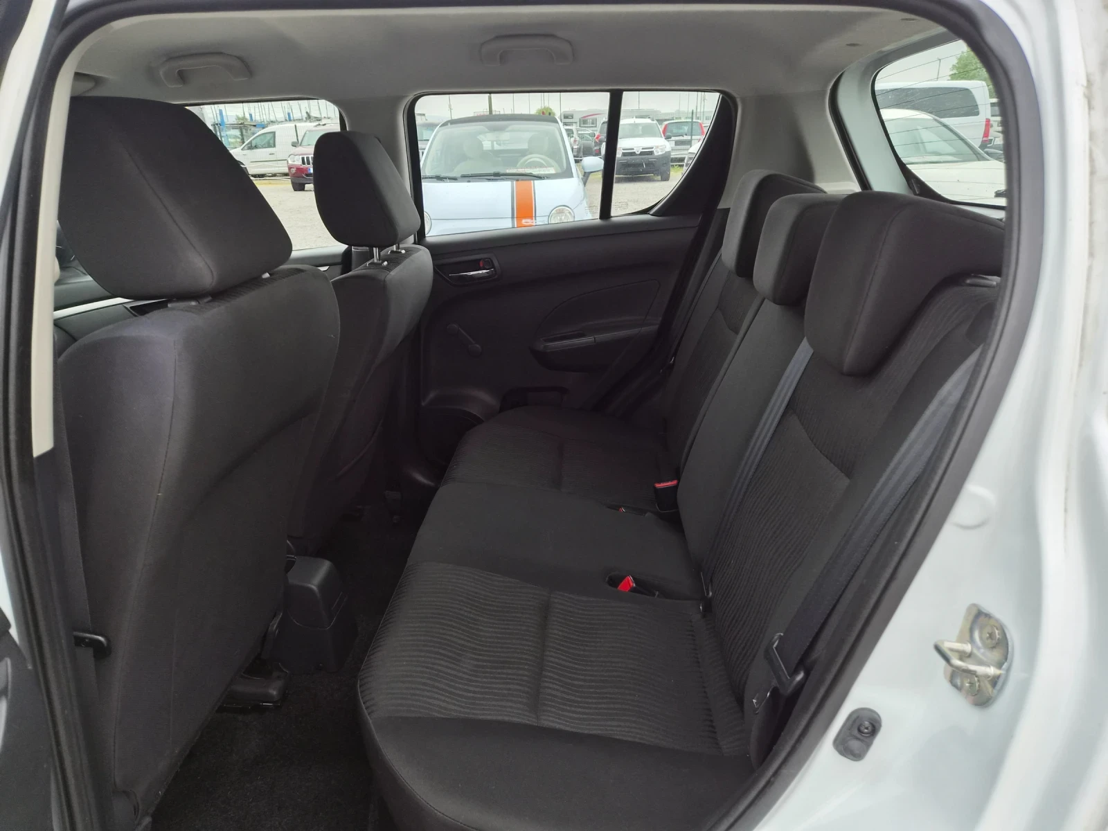 Suzuki Swift 1.2i 90кс EURO 5B 12.2013, снимка 16 - Автомобили и джипове - 54473691