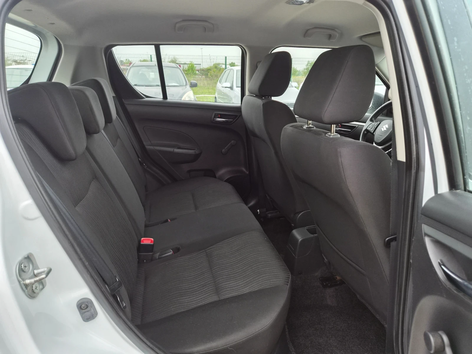 Suzuki Swift 1.2i 90кс EURO 5B 12.2013, снимка 17 - Автомобили и джипове - 54473691