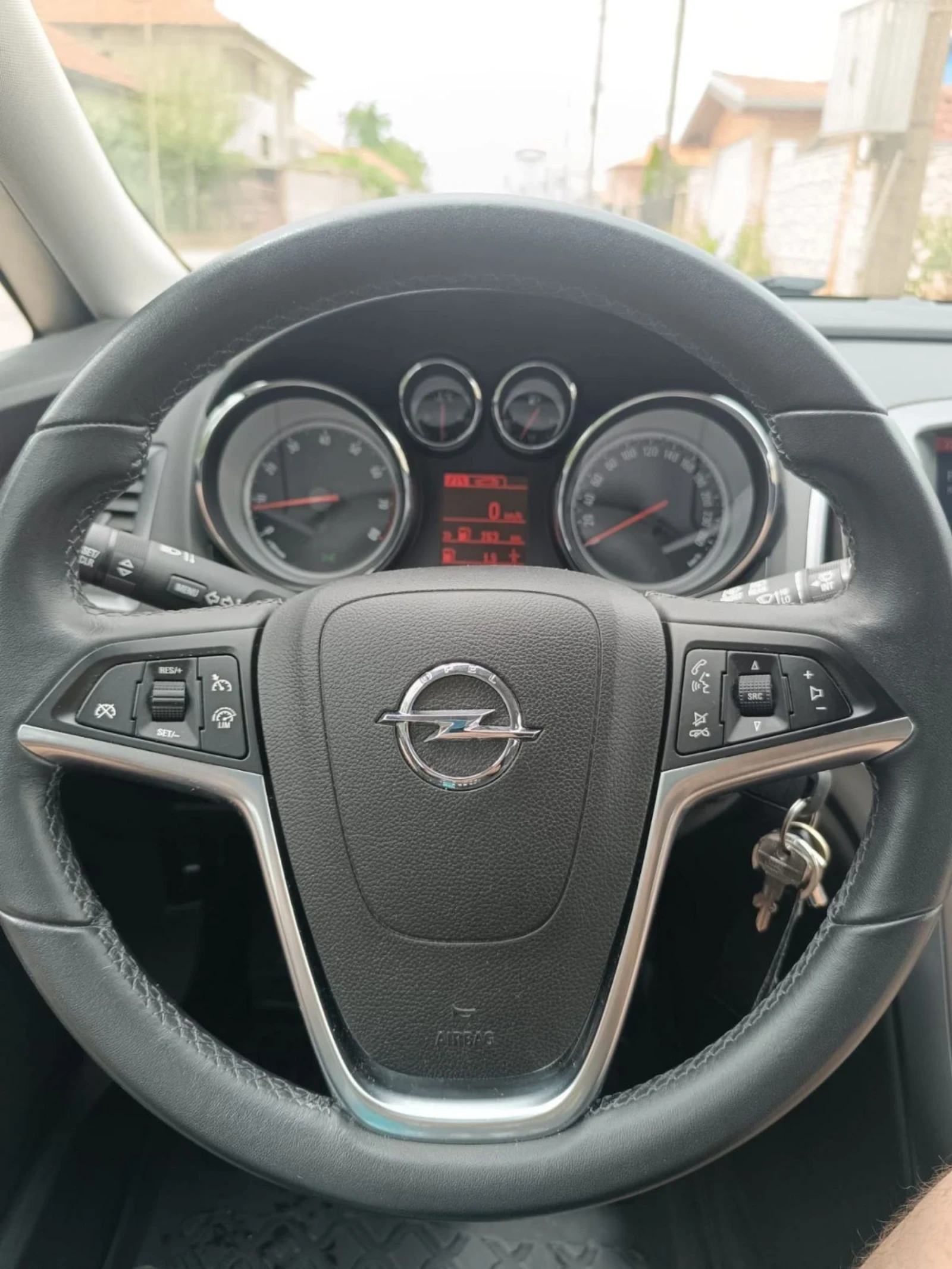 Opel Astra J Sports Tourer 1.6 facelift , снимка 6 - Автомобили и джипове - 54799891