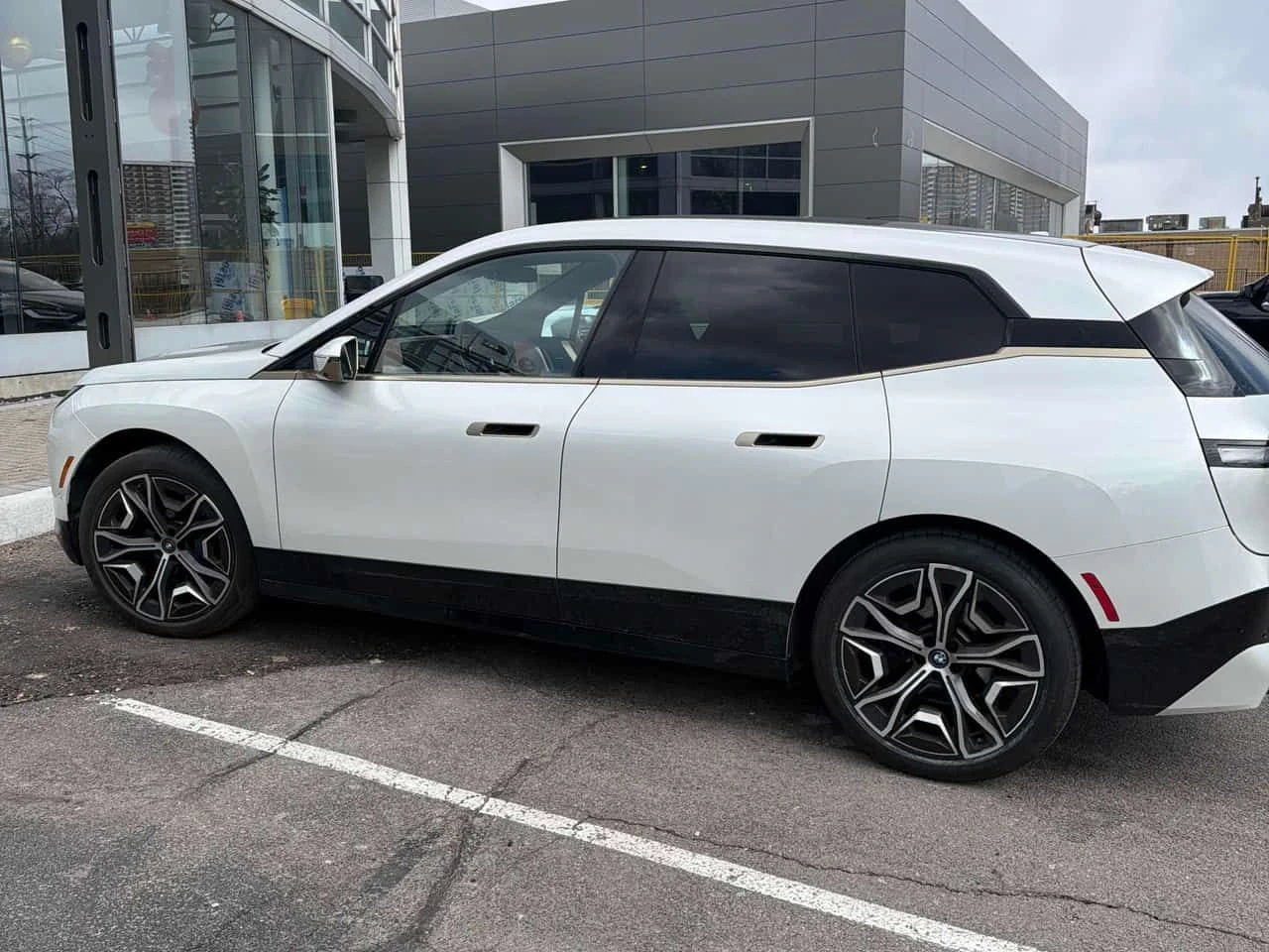 BMW iX * xDrive50 * CARFAX * ОПЦИЯ ЗА ФИНАНСИРАНЕ , снимка 2 - Автомобили и джипове - 55246268