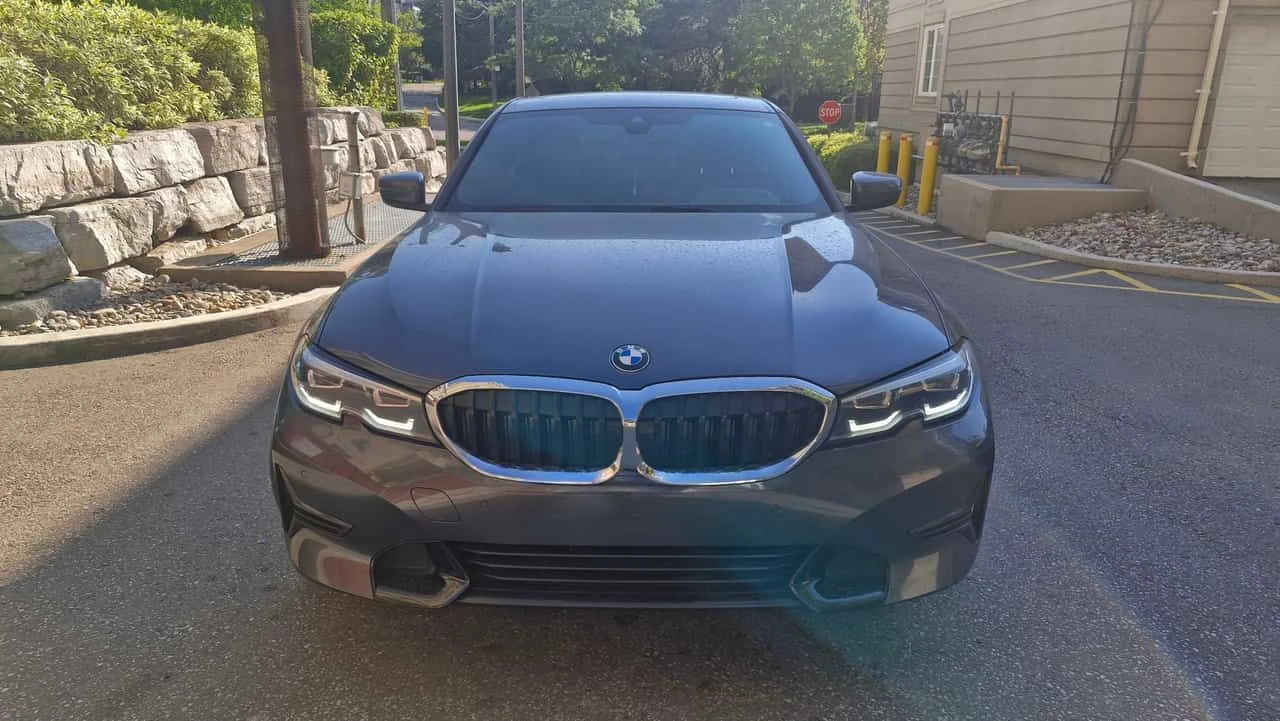 BMW 330 i xDrive | CARFAX | АВТОКРЕДИТ БЕЗ ПЪРВОНАЧАЛНА , снимка 2 - Автомобили и джипове - 55670713