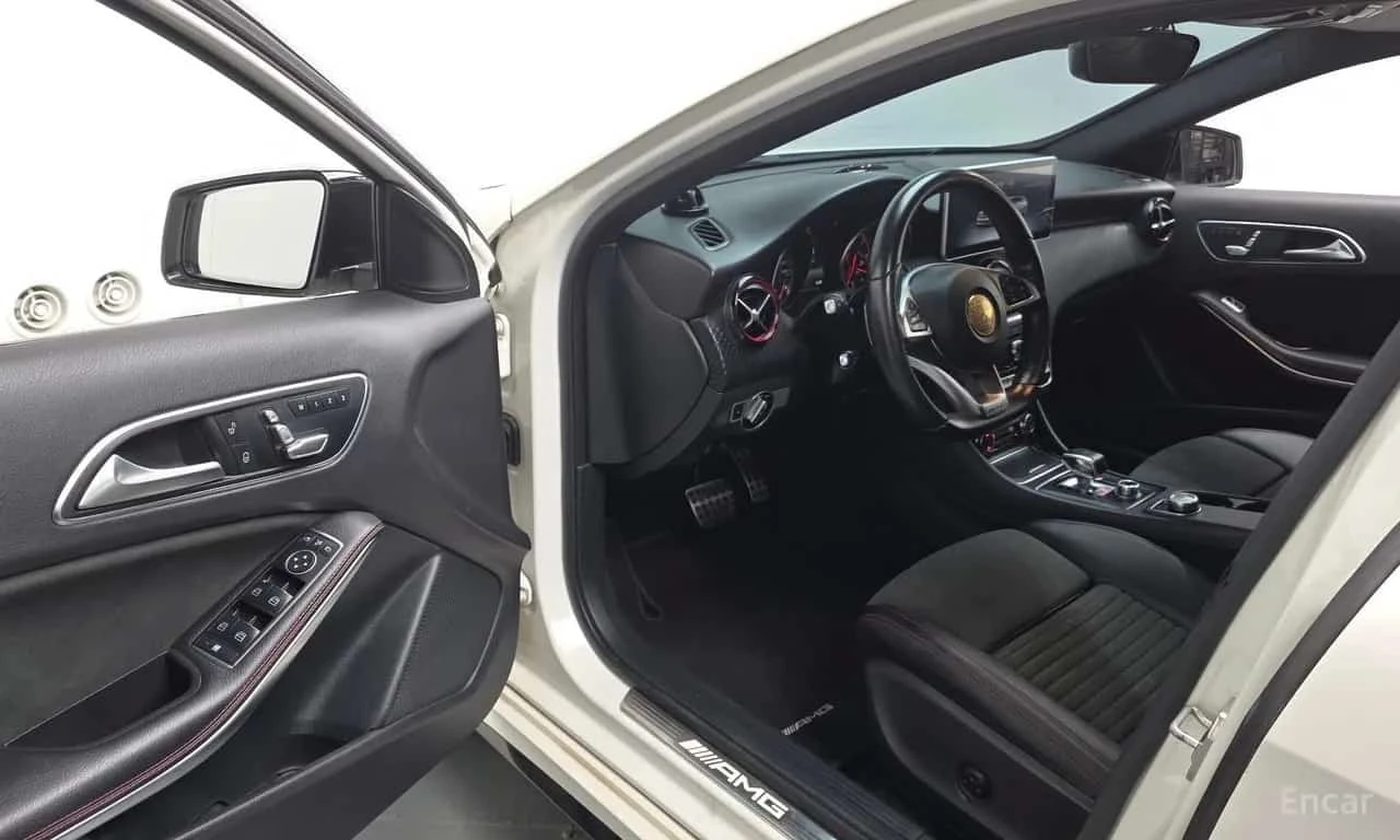 Mercedes-Benz A45 AMG * 4MATIC * KEYLESS * ФИКСИРАНА ЦЕНА ДО БЪЛГАРИЯ* , снимка 10 - Автомобили и джипове - 56199520