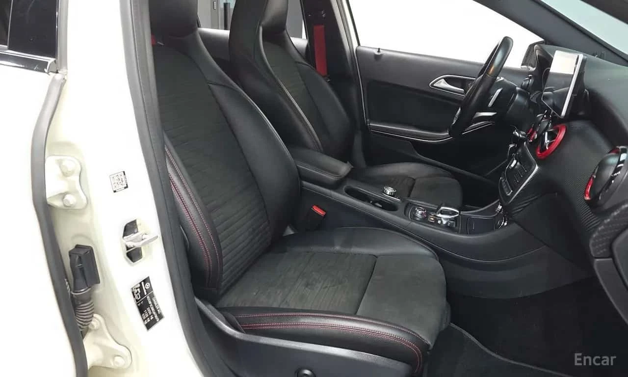 Mercedes-Benz A45 AMG * 4MATIC * KEYLESS * ФИКСИРАНА ЦЕНА ДО БЪЛГАРИЯ* , снимка 11 - Автомобили и джипове - 56199520