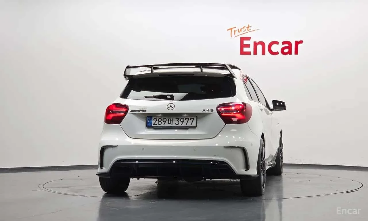 Mercedes-Benz A45 AMG * 4MATIC * KEYLESS * ФИКСИРАНА ЦЕНА ДО БЪЛГАРИЯ* , снимка 4 - Автомобили и джипове - 56199520