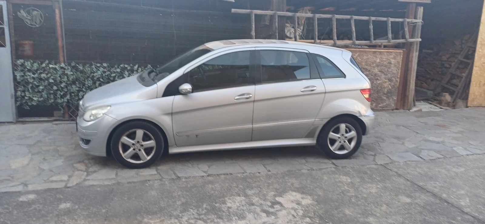 Mercedes-Benz B 200
